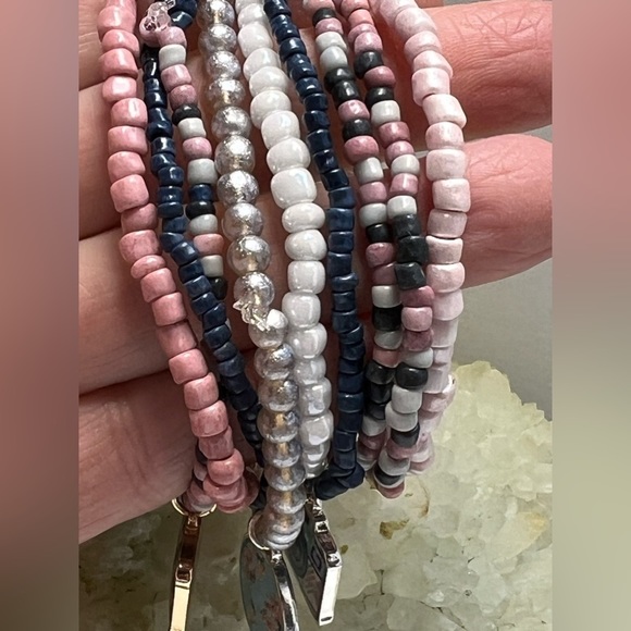 Beaded stretchy charm bracelets travel vacation themed pink blue white floral - Picture 4 of 7